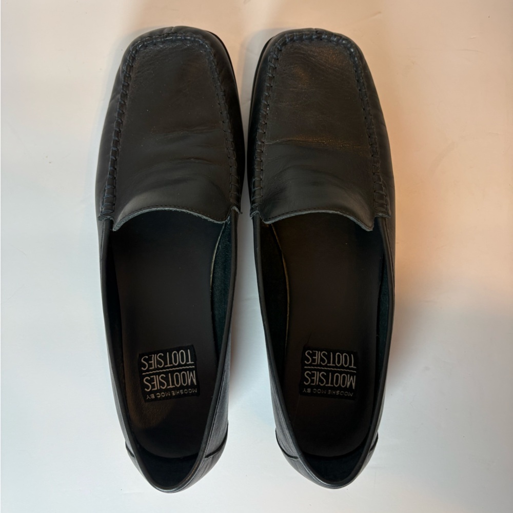 Mootsies Tootsies black leather slip-on loafers size 9M